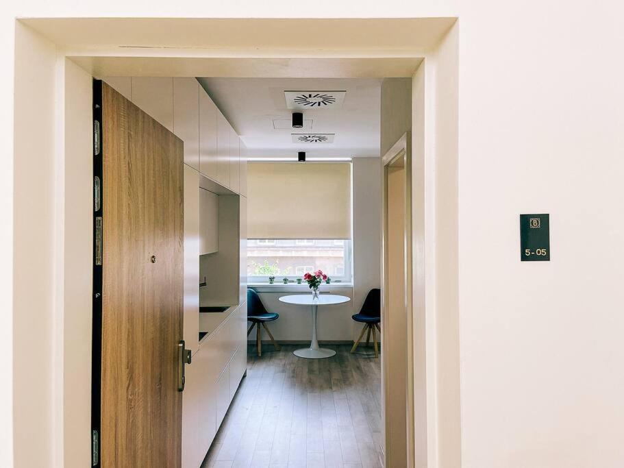 New Studio In Quiet Part Of The City Center Bratislava Luaran gambar