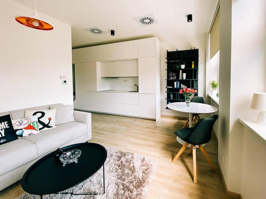 New Studio In Quiet Part Of The City Center Bratislava Luaran gambar