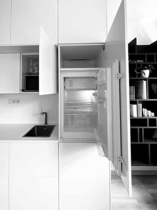 New Studio In Quiet Part Of The City Center Bratislava Luaran gambar